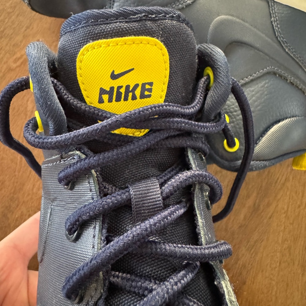 NIKE Manoa Kids Navy Blue Sneaker - Picture 5 of 6